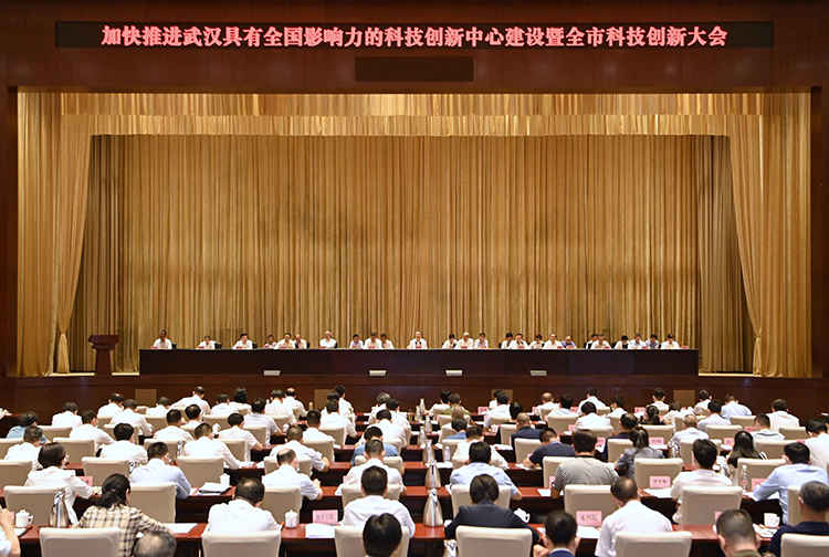 才聚荊楚布局武漢發(fā)展，勇?lián)萍甲粤⒆詮娛姑?/>
                            </div>
                            <div   id=