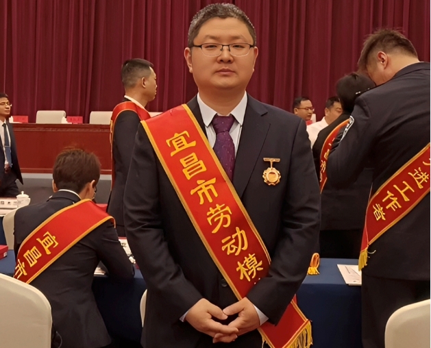 祝賀！微特工程師張艷波榮獲宜昌市“勞動模范”稱號